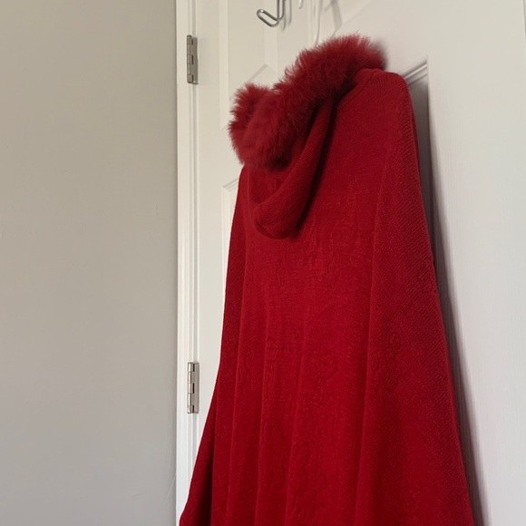 Red Cape - Picture 5 of 8
